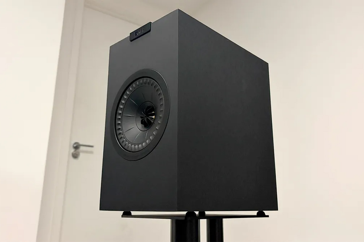 KEF Q1 Meta