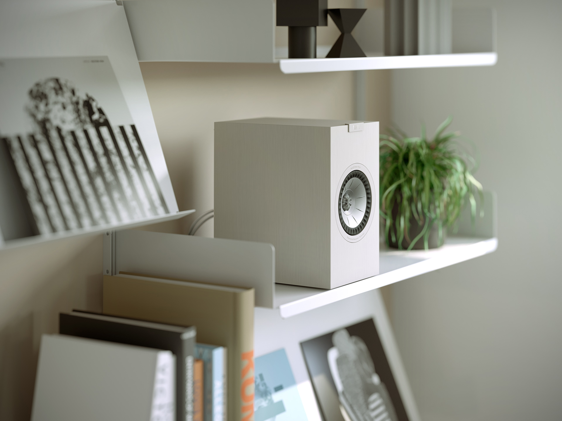 KEF Q1 Meta